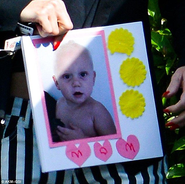 Gwen Stefani: Ψώνια με τους γιους της για τη Γιορτή της Μητέρας! (φωτό)