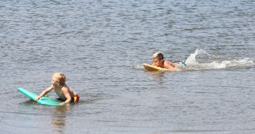 Gwen Stefani: Μία μέρα στην παραλία με τους γιους της και η… απαγορευμένη πίτσα!