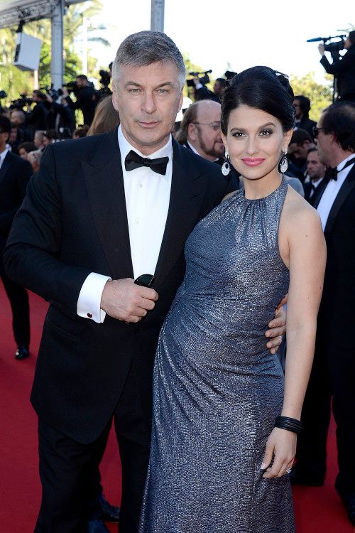 Οι σικ εμφανίσεις της εγκύου συζύγου του Άλεκ Μπόλντουιν στις Κάννες!