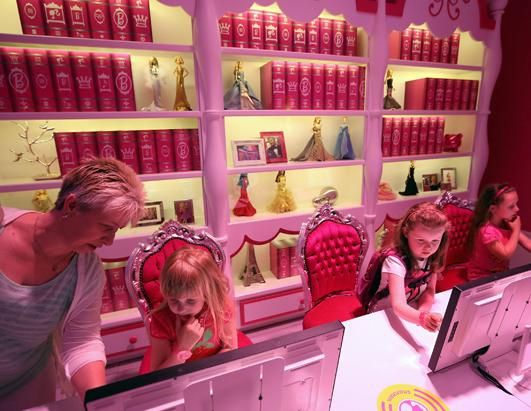 Το Ονειρεμένο Σπίτι της Barbie στο Βερολίνο, είναι γεγονός! Δείτε το στο εσωτερικό του!