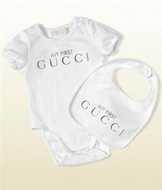 Δείτε τι επιλέγουν διάσημοι στυλίστες για την γκαρνταρόμπα της κόρης της Kim Kardashian (φωτό)