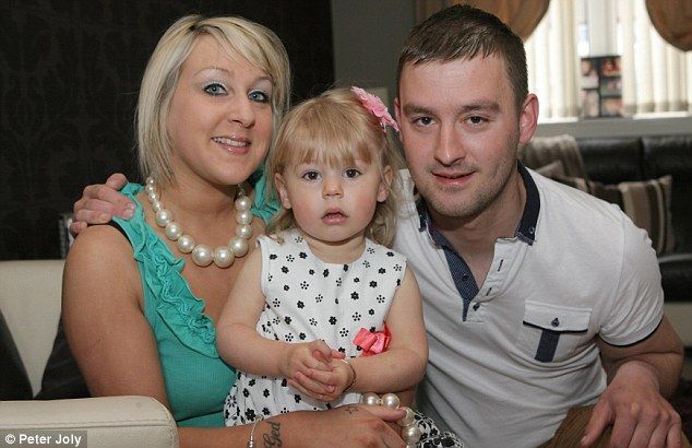 Πώς μία γυναίκα κατάφερε να γλιτώσει από τον εφιάλτη της ανορεξίας, αποκτώντας παιδί! (φωτό)