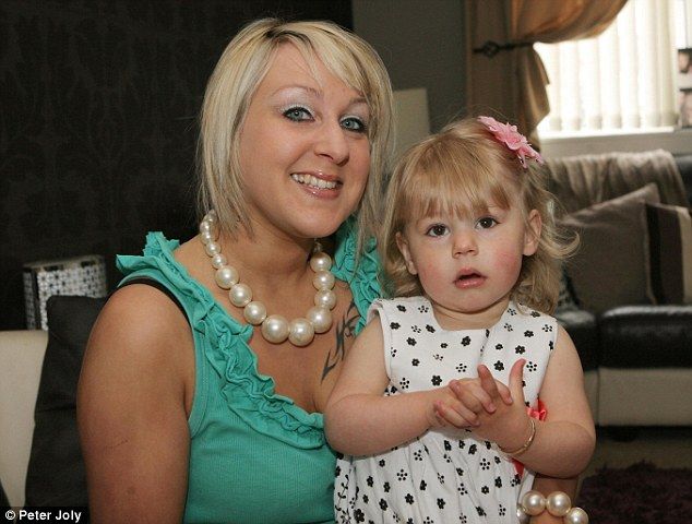 Πώς μία γυναίκα κατάφερε να γλιτώσει από τον εφιάλτη της ανορεξίας, αποκτώντας παιδί! (φωτό)