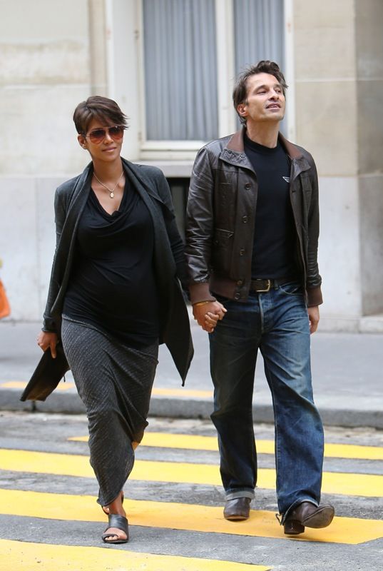 Χάλι Μπέρι: Μια λαμπερή εγκυμονούσα στο Παρίσι!