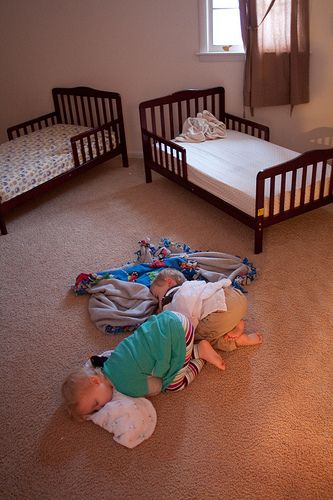 Φωτογραφίες μωρών που κοιμούνται στα πιο απίθανα μέρη!