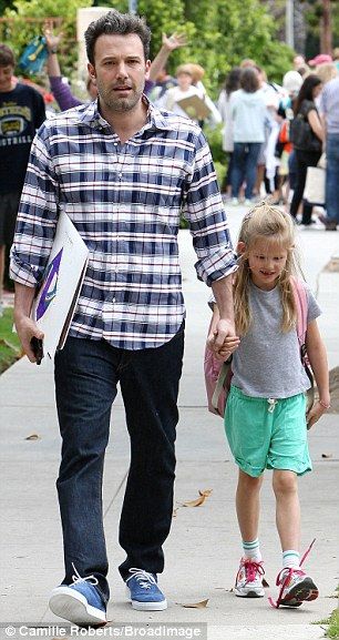 Μπεν Άφλεκ: Τρυφερός μπαμπάς για την κόρη του Βάιολετ! (φωτό)