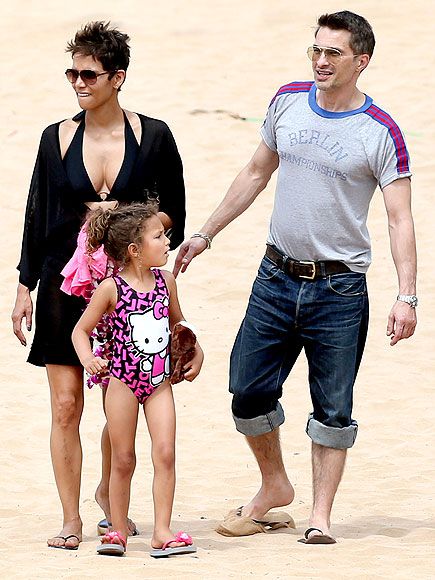 Η καταπληκτική ζωή της Xάλι Μπέρι με τον Ολιβιέ Μαρτίνεζ και τη Νάιλα! (φωτό)