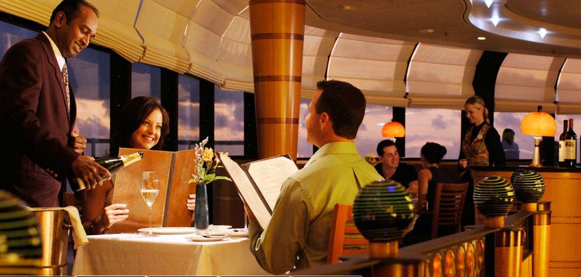 Το μαγικό πλοίο του Μίκι Μάους «έδεσε» στον Πειραιά και σας το παρουσιάζουμε! (φωτογραφίες και βίντεο)