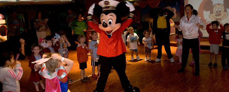 Το μαγικό πλοίο του Μίκι Μάους «έδεσε» στον Πειραιά και σας το παρουσιάζουμε! (φωτογραφίες και βίντεο)