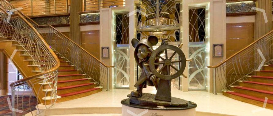 Το μαγικό πλοίο του Μίκι Μάους «έδεσε» στον Πειραιά και σας το παρουσιάζουμε! (φωτογραφίες και βίντεο)