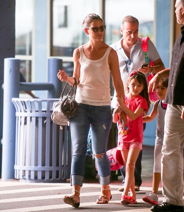 Όταν η Κέιτι Χολμς πηγαίνει την κόρη της στο γυμναστήριο! (εικόνες)