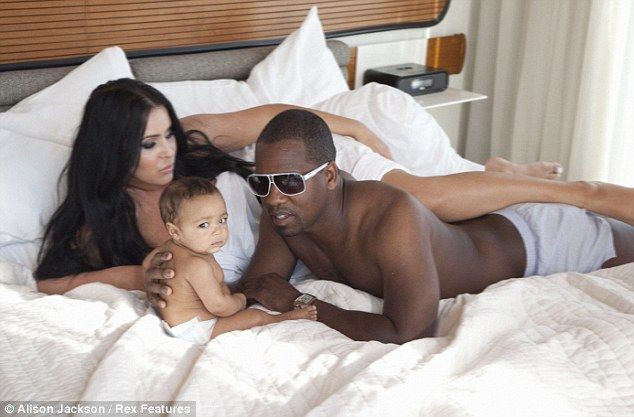 Δείτε τις πρώτες φωτογραφίες του μωρού των Καρντάσιαν-Γουέστ!