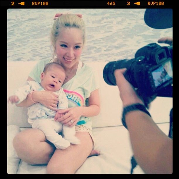 Xiaxue: Η πιο διάσημη blogger έγινε μαμά!‏ Βίντεο από τη γέννηση του μωρού της!