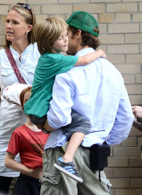 Τα παιδάκια της φωτογραφίας ποια διάσημη έχουνε μαμά;