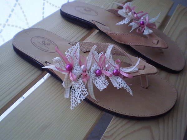 Φτιάξτο μόνη σου! Σανδάλια διακοσμημένα από τα χεράκια σας!