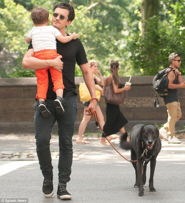 Τρυφερές στιγμές του Ορλάντο Μπλουμ με τον γιο του Φλιν! (φωτογραφίες)