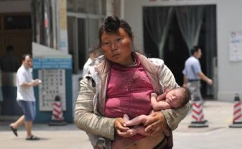 Άστεγη και ψυχικά ασθενής γέννησε στον δρόμο