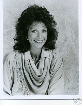 Δείτε πώς είναι σήμερα η μητέρα του Καράτε Κιντ! (φωτογραφίες)