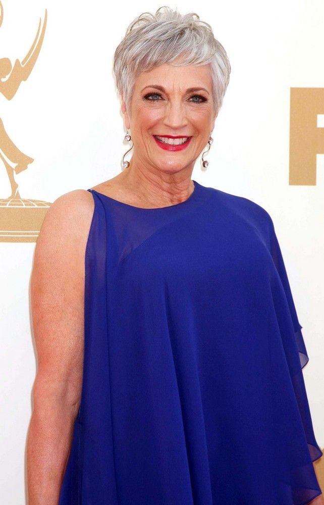 Δείτε πώς είναι σήμερα η μητέρα του Καράτε Κιντ! (φωτογραφίες)