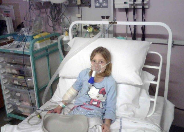 Έχει νοσηλευτεί 32 φορές και κινδυνεύει να πεθάνει από ένα απλό συνάχι!