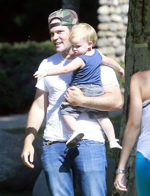 Ο κούκλος γιος της...