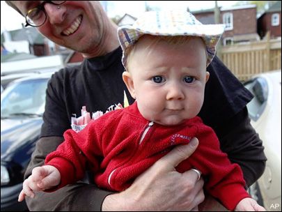 Ελευθερία επιλογής ή ανοησία; Γονείς μεγαλώνουν τα παιδιά τους, χωρίς φύλο! (φωτογραφίες)