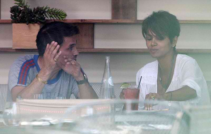 Χάλι Μπέρι – Ολιβιέ Μαρτίνεζ: Επίσημο γεύμα μετά τον γάμο τους! (εικόνες )