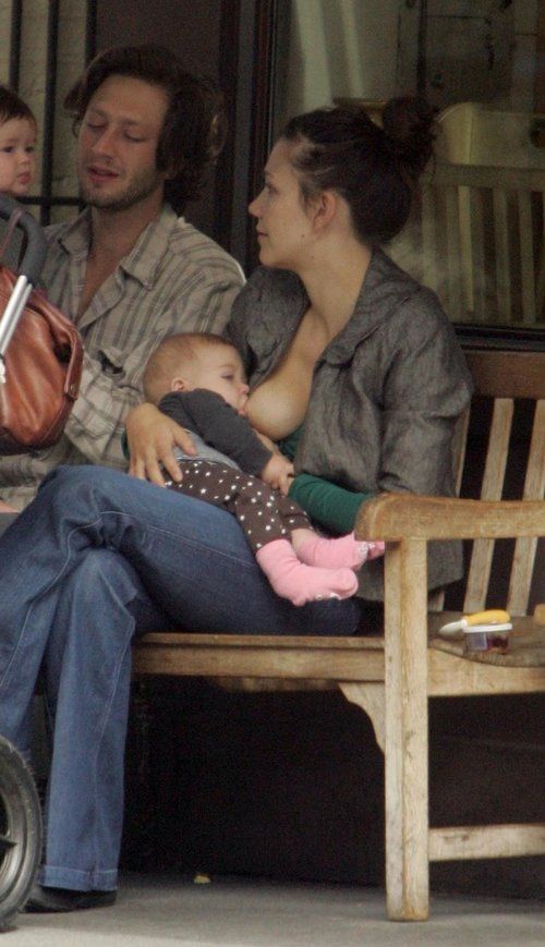 Διάσημες μαμάδες που έχουν θηλάσει δημόσια! (φωτογραφίες)