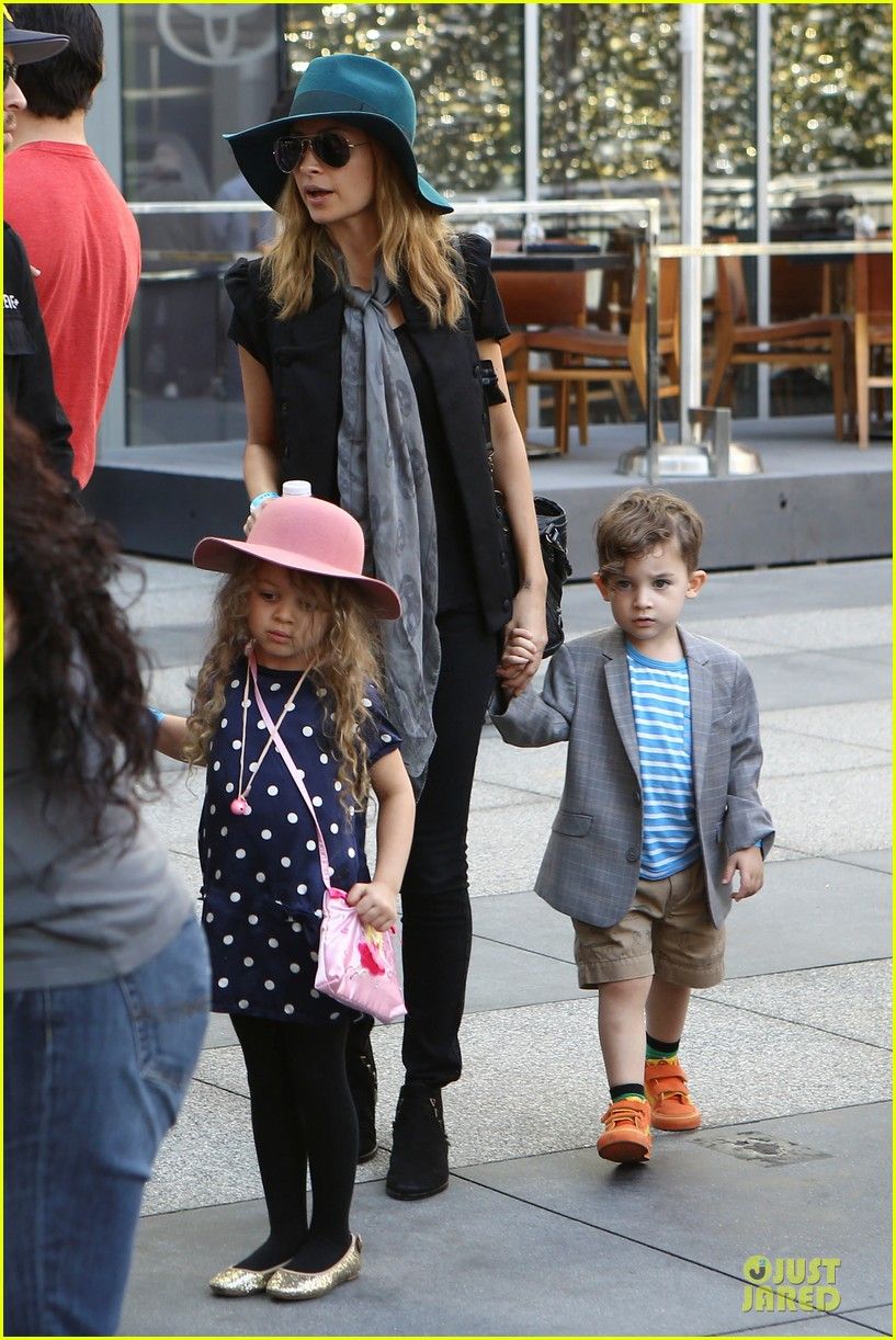 Το οικογενειακό άλμπουμ της Νικόλ Ρίτσι με τα παιδιά της! (50+ φωτογραφίες)