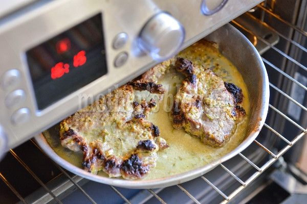 Λαχταριστές χοιρινές μπριζόλες μαρινάτες με κολοκυθάκια τηγανιτά από τον Γιώργο Γεράρδο!