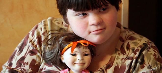 Μητέρα κατασκεύασε κούκλες με σύνδρομο Down για να χαροποιήσει το παιδί της!