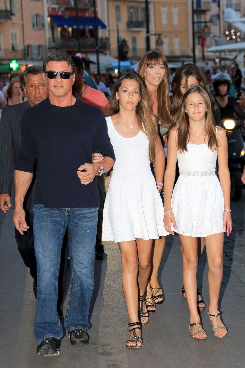 Ο Σιλβέστερ Σταλόνε με τις κόρες του σε διακοπές στο Σεν Τροπέ! (φωτογραφίες)