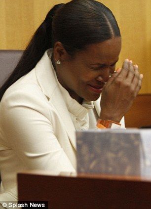 Η κατάρρευση της πρώην γυναίκας του Άσερ όταν άκουσε την ετυμηγορία για την επιμέλεια των παιδιών τους! (φωτογραφίες)