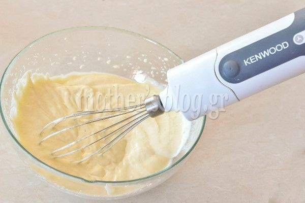 Φανταστική μους γιαουρτιού με κομπόστα ροδάκινο και μπισκότο από τον Γιώργο Γεράρδο