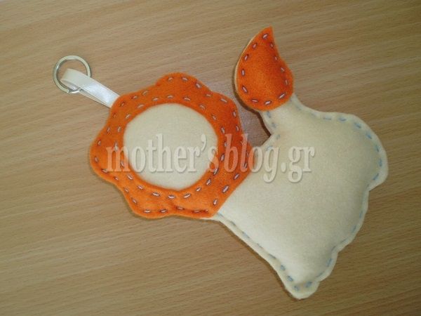 Φτιάξτο μόνη σου! Τσόχινα λιονταράκια μπρελόκ από την Χριστιάνα Δούκα