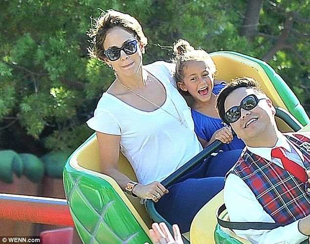 Τζένιφερ Λόπεζ: Μαγικές στιγμές με τα δίδυμά της στη Ντίσνεϊλαντ!