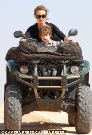 Η προκλητική πολυτελής οικογενειακή ζωή του Άσαντ την ώρα που πεθαίνουν αθώα παιδιά στη Συρία!