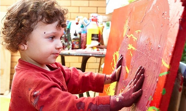 Είναι μόλις 3 ετών, Έλληνας και έκανε την πρώτη έκθεση ζωγραφικής