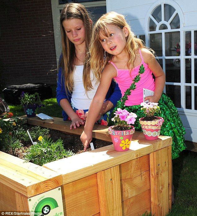 Ένα πολύχρωμο πάρτι για την κόρη της Τόρι Σπέλινγκ (φωτογραφίες)