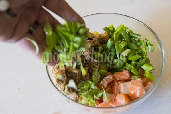 Πεντανόστιμοι ψαροκεφτέδες σολομού με σάλτσα φρέσκιας ντομάτας από τον Γιώργο Γεράρδο