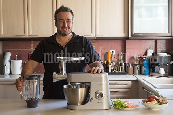 Πεντανόστιμοι ψαροκεφτέδες σολομού με σάλτσα φρέσκιας ντομάτας από τον Γιώργο Γεράρδο