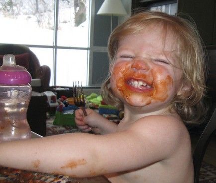 15 φωτογραφίες με μωρά που τους αρέσει να... «λούζονται» το φαγητό τους!