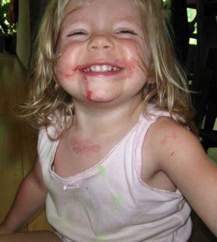 15 φωτογραφίες με μωρά που τους αρέσει να... «λούζονται» το φαγητό τους!