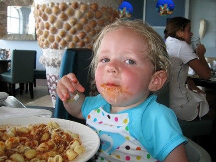 15 φωτογραφίες με μωρά που τους αρέσει να... «λούζονται» το φαγητό τους!