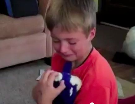 Αγοράκι βρήκε το χαμένο του παιχνίδι τρία χρόνια μετά! (βίντεο)