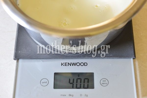 Συνταγή για απολαυστική, ζεστή κρέμα σοκολάτας με τραγανό μπισκότο φυστικιού από τον Γιώργο Γεράρδο