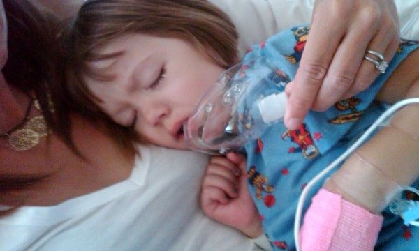 Κοριτσάκι 6 ετών κάνει χρήση μαριχουάνας με συνταγή γιατρού!