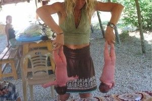 Γιόγκα για μωρά που… τρομάζει (βίντεο)