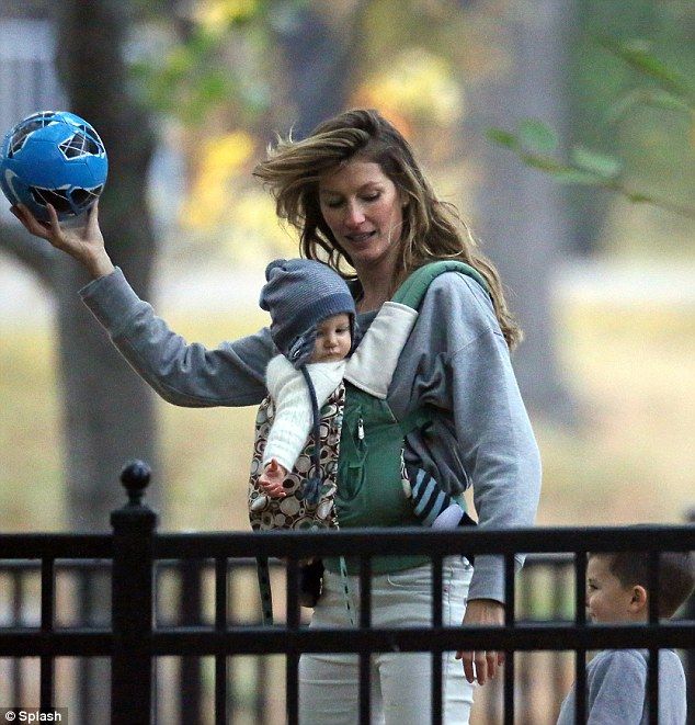 Ζιζέλ: Φθινοπωρινή βόλτα με την οικογένειά της στο πάρκο! (φωτογραφίες)