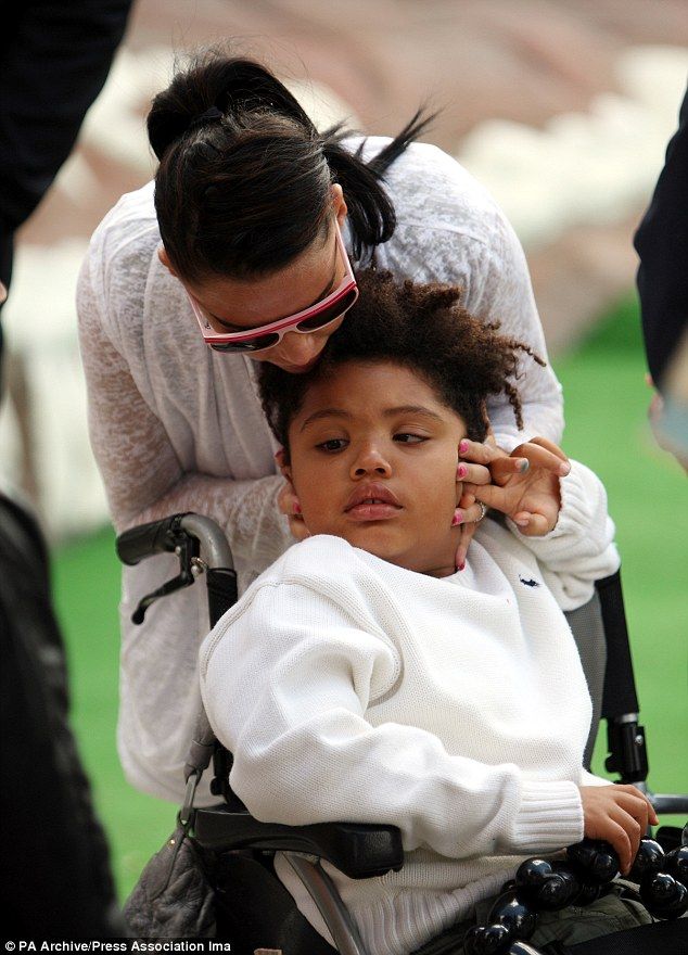 Διάσημη καλλονή μιλάει για τον αυτιστικό της γιο: «Είναι τέλειος στα μάτια μου»